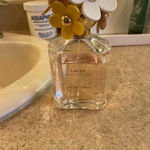Marc Jacobs Daisy Eau So Fresh 4.25 oz